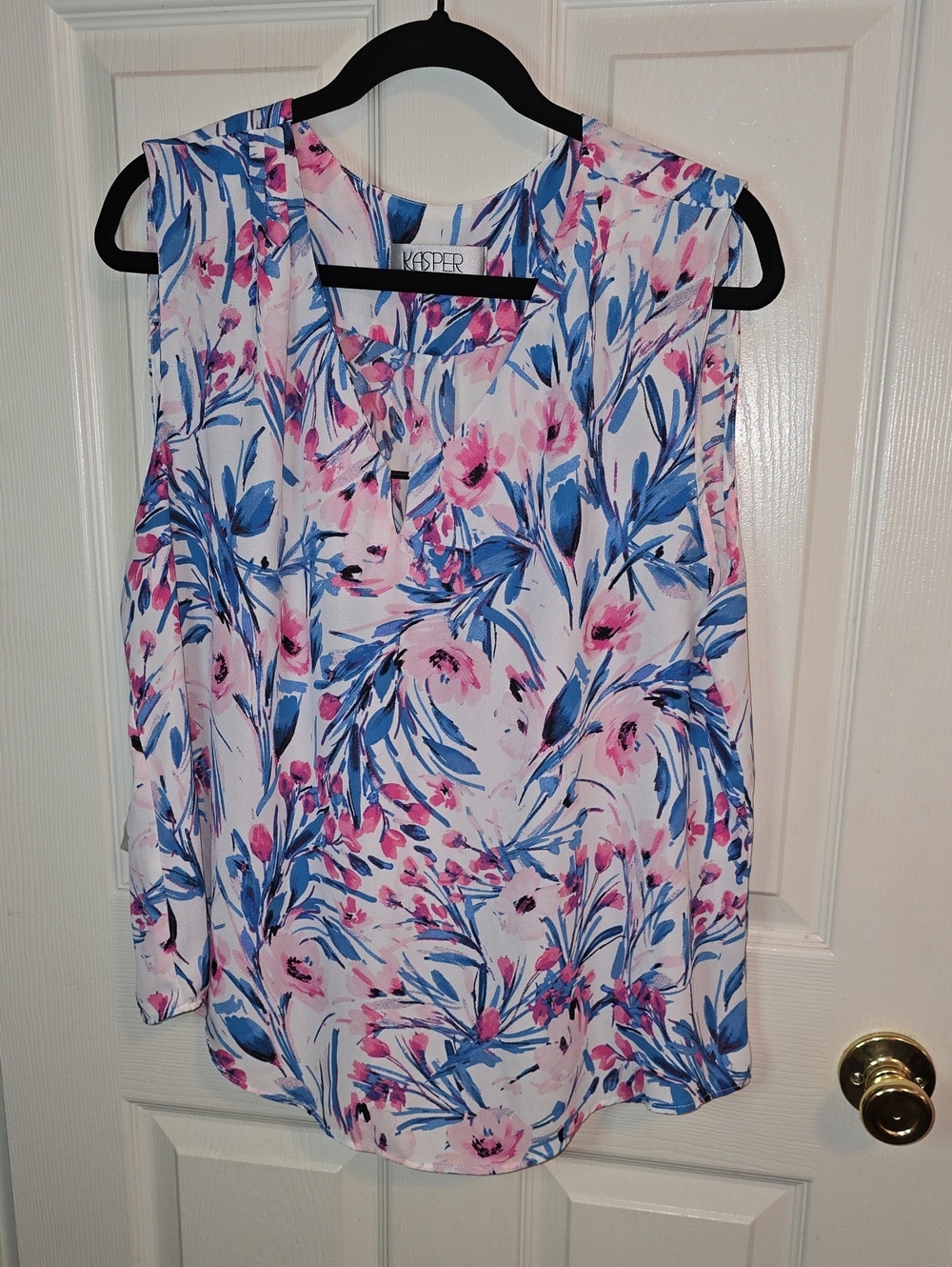 Kasper Floral Scoop Neck Camisole in Blue & Pink